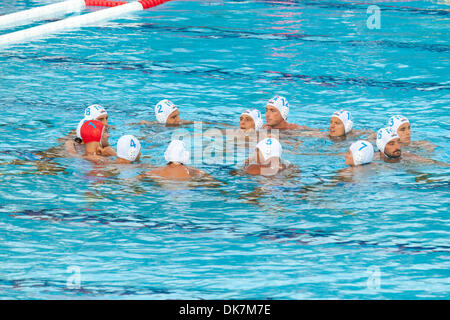 25 juin, 2011 - Florence, Italie - l'Italie de l'équipe recueille avant la deuxième demi-finale la Croatie contre l'Italie à la Ligue mondiale de water-polo Super finale le jour 5. L'Italie a battu la Croatie 13-11 après 5 séries de tirs (crédit Image : © Marcello Farina/ZUMAPRESS.com) Southcreek/mondial Banque D'Images