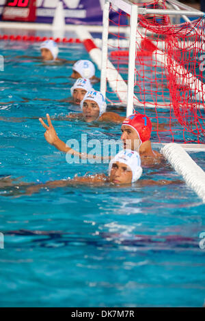 25 juin, 2011 - Florence, Italie - l'Italie de l'équipe se prépare pour le sprint lors de la deuxième demi-finale la Croatie contre l'Italie à la Ligue mondiale de water-polo Super finale le jour 5. L'Italie a battu la Croatie 13-11 après 5 séries de tirs (crédit Image : © Marcello Farina/ZUMAPRESS.com) Southcreek/mondial Banque D'Images