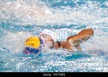 25 juin, 2011 - Florence, Italie - n.3 d'Italie Niccolo Gitto avances avec le ballon au cours du deuxième match de demi-finale contre l'Italie à la Croatie de la Ligue mondiale de water-polo Super finale le jour 5. L'Italie a battu la Croatie 13-11 après 5 séries de tirs (crédit Image : © Marcello Farina/ZUMAPRESS.com) Southcreek/mondial Banque D'Images