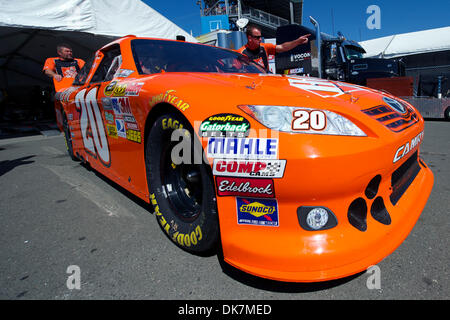 26 juin 2011 - Sonoma, Californie, États-Unis - Joey Logano's Home Depot Toyota est mis à l'inspection technique avant de la Toyota Save Mart 350 à Infineon à Sonoma, CA. (Crédit Image : © Matt Cohen/ZUMAPRESS.com) Southcreek/mondial Banque D'Images