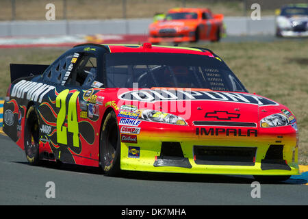 26 juin 2011 - Sonoma, Californie, États-Unis - pilote Hendrick Motorsports Jeff Gordon (24) dans la Chevrolet de DuPont au cours de la Toyota Save Mart 350 à Infineon à Sonoma, CA. (Crédit Image : © Matt Cohen/ZUMAPRESS.com) Southcreek/mondial Banque D'Images