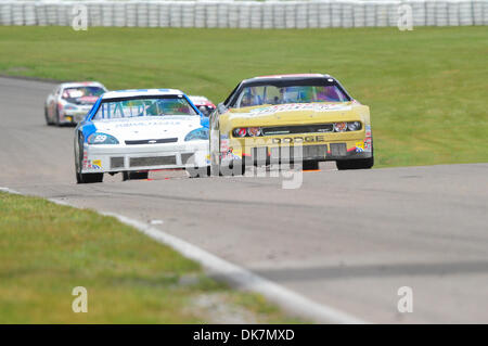 26 juin 2011 - Bowmanville, Ontario, Canada - DJ Kennington conducteur de la # 17 Castrol Edge Dodge finira par gagner la série NASCAR Canadian Tire 200 plaquettes de frein Vortex à Mosport International Raceway, Bowmanville, Ontario. (Crédit Image : © Keith Hamilton/ZUMAPRESS.com) Southcreek/mondial Banque D'Images