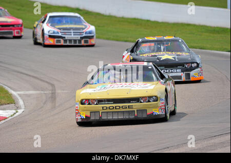 26 juin 2011 - Bowmanville, Ontario, Canada - DJ Kennington conducteur de la # 17 Castrol Edge Dodge finira par gagner la série NASCAR Canadian Tire 200 plaquettes de frein Vortex à Mosport International Raceway, Bowmanville, Ontario. (Crédit Image : © Keith Hamilton/ZUMAPRESS.com) Southcreek/mondial Banque D'Images