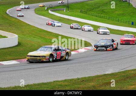 26 juin 2011 - Bowmanville, Ontario, Canada - DJ Kennington conducteur de la # 17 Castrol Edge Dodge finira par gagner la série NASCAR Canadian Tire 200 plaquettes de frein Vortex à Mosport International Raceway, Bowmanville, Ontario. (Crédit Image : © Keith Hamilton/ZUMAPRESS.com) Southcreek/mondial Banque D'Images