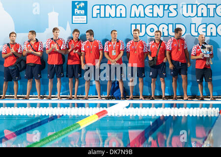 26 juin 2011 - Florence, Italie - La Croatie est l'équipe avec médaille de bronze award cérémonie à la Ligue mondiale de water-polo de la FINA Super finale le jour 6. La Serbie a remporté la médaille d'or, l'Italie a gagné l'argent et la Croatie médaille de bronze (Image Crédit : © Marcello Farina/ZUMAPRESS.com) Southcreek/mondial Banque D'Images