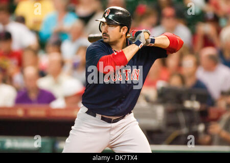 1 juillet 2011 - Houston, Texas, États-Unis - Boston Red Sox Infielders Adrian Gonzalez (28) à la batte. Battre les Boston Red Sox 7 - 5 Houston Astros au Minute Maid Park de Houston au Texas. (Crédit Image : © Juan DeLeon/global/ZUMAPRESS.com) Southcreek Banque D'Images