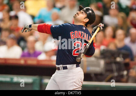 1 juillet 2011 - Houston, Texas, États-Unis - Boston Red Sox Infielders Adrian Gonzalez (28) à la batte. Battre les Boston Red Sox 7 - 5 Houston Astros au Minute Maid Park de Houston au Texas. (Crédit Image : © Juan DeLeon/global/ZUMAPRESS.com) Southcreek Banque D'Images