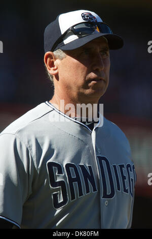 4 juillet 2011 - San Francisco, Californie, États-Unis - manager Padres Bud noir (20) au cours de la MLB match entre les Giants de San Francisco et San Diego Padres à AT&T Park à San Francisco, CA. Les aumôniers ont remporté 5-3. (Crédit Image : © Matt Cohen/ZUMAPRESS.com) Southcreek/mondial Banque D'Images