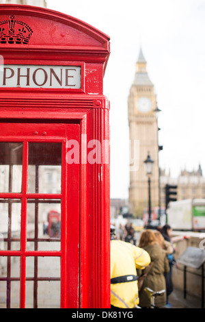 Big Ben et cabine téléphonique rouge à Londres Banque D'Images