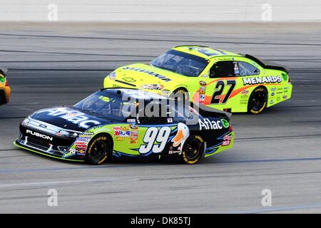 9 juillet 2011 - Sparte, Kentucky, États-Unis - Roush Fenway Racing driver Carl Edwards (99) dans l'AFLAC Ford NASCAR durant la première 400 Quaker State au Kentucky Speedway Sparte,Kentucky. (Crédit Image : © Scott Davis/ZUMAPRESS.com) Southcreek/mondial Banque D'Images