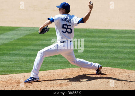 10 juillet 2011 - Los Angeles, Californie, États-Unis d'Amérique - de baseball des Dodgers de Los Angeles Matt Guerrier (55) était le quatrième lanceur droitier pour être utilisé par les Dodgers, lors d'un match entre l', San Diego Padres et Les Dodgers de Los Angeles au Dodger Stadium. Les Dodgers a vaincu les Padres 4-1 pour terminer un jeu 3 soc pour fin de la première moitié de la Ligue majeure de 2011 Bas Banque D'Images