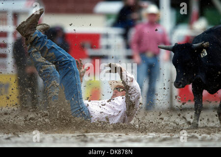 11 juillet 2011 - Calgary, Alberta, Canada - Steer wrestler DOYEN GORSUCH de Mullen, Nebraska, en concurrence dans le cadre du Stampede de Calgary au Stampede Park. Gorsuch a pris un non-temps et terminé hors de la monnaie. (Crédit Image : © Matt Cohen/ZUMAPRESS.com) Southcreek/mondial Banque D'Images