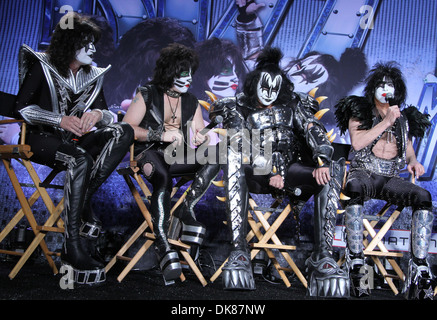 Tommy Thayer Eric Singer Gene Simmons, Paul Stanley Motley Crue et KISS annoncer leur Co-Headlining Tour Los Angeles Banque D'Images