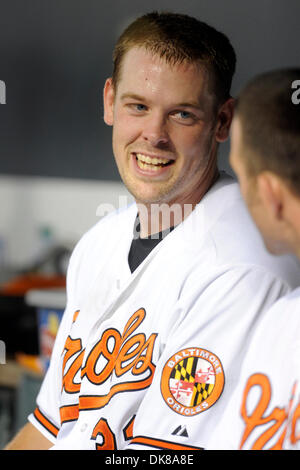 16 juillet 2011 - Baltimore, Maryland, États-Unis - Baltimore Orioles Catcher Matt Wieters (32) parle dans l'abri pendant un match entre les Indians de Cleveland et les Orioles de Baltimore Orioles, le vaincu les Indiens 6-5 (crédit Image : © Racine TJ/global/ZUMApress.com) Southcreek Banque D'Images