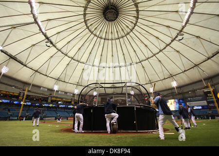 21 juillet 2011 - St.Petersburg, Floride, États-Unis - les Rays de Tampa Bay prendre BP avant le match entre les Rays de Tampa Bay et New York Yankees au Tropicana Field. (Crédit Image : © Luke Johnson/ZUMApress.com) Southcreek/mondial Banque D'Images