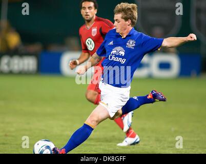 23 juillet 2011 - District de Columbia, Maryland, United States of America - Everton attaquant Conor McAleny # 11 se préparer à frapper la balle pendant le match amical international MLS entre Everton FC d'Angleterre et DC United. Everton FC battu DC United 3-1 samedi, 23 juillet 2011, au RFK Stadium de Washington DC. (Crédit Image : © Saquan Stimpson/global/ZUMAPRESS.com) Southcreek Banque D'Images