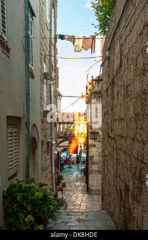 Rue étroite à Korcula, Croatie Banque D'Images