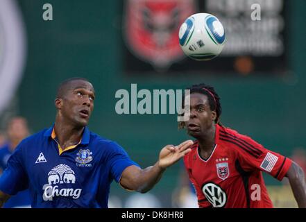 23 juillet 2011 - District de Columbia, Maryland, United States of America - défenseur d'Everton Sylvain Distin # 15 conserve la procession de la balle pendant le match amical international MLS entre Everton FC d'Angleterre et DC United...Everton FC battu DC United 3-1 samedi, 23 juillet 2011, au RFK Stadium de Washington DC. (Crédit Image : © Saquan Stimpson/global/ZUMAPRES Southcreek Banque D'Images