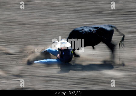 24 juillet 2011 - Salinas, Californie, États-Unis - Steer wrestler Levi Rosser de Gridley, ca fait concurrence au cours du cycle court au California Rodeo Salinas à Salinas, CA. (Crédit Image : © Matt Cohen/ZUMAPRESS.com) Southcreek/mondial Banque D'Images