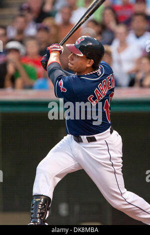 Le 26 juillet 2011 - Cleveland, Ohio, États-Unis - Cleveland shortstop Asdrubal Cabrera (13) vole au centre du terrain lors de la sixième manche contre Los Angeles. Le Los Angeles Angels défait les Indians de Cleveland 2-1 au Progressive Field de Cleveland, Ohio. (Crédit Image : © Frank Jansky/global/ZUMAPRESS.com) Southcreek Banque D'Images