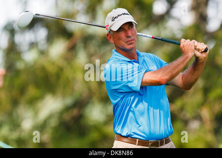 28 juillet 2011 - Toledo, Ohio, États-Unis - Corey Pavin, regarde son coup de départ au cours de l'ouverture ronde de jouer du 2011 U.S. Open Senior tournoi de golf de championnat joué au Club Inverness à Toledo en Ohio. (Crédit Image : © Scott Grau/ZUMAPRESS.com) Southcreek/mondial Banque D'Images