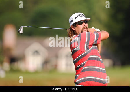 29 juillet 2011 - White Sulphur Springs, West Virginia, États-Unis - Andres Gonzales regarde son coup de départ sur le troisième trou au cours de la deuxième ronde de la Classique Greenbrier au Greenbrier Resort. (Crédit Image : © Geoff Bolte/ZUMAPRESS.com) Southcreek/mondial Banque D'Images