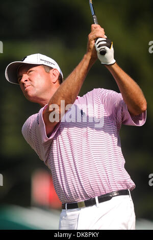 29 juillet 2011 - White Sulphur Springs, West Virginia, États-Unis - Davis Love III regarde son premier coup au 18e trou lors de la deuxième ronde de la Classique Greenbrier au Greenbrier Resort. (Crédit Image : © Geoff Bolte/ZUMAPRESS.com) Southcreek/mondial Banque D'Images