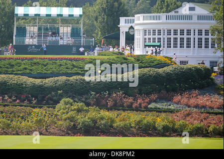 29 juillet 2011 - White Sulphur Springs, West Virginia, États-Unis - Sergio Garcia tees off sur le premier trou à partir de la boîte de pièce en t élevée au cours de la deuxième ronde de la Classique Greenbrier au Greenbrier Resort. (Crédit Image : © Geoff Bolte/ZUMAPRESS.com) Southcreek/mondial Banque D'Images