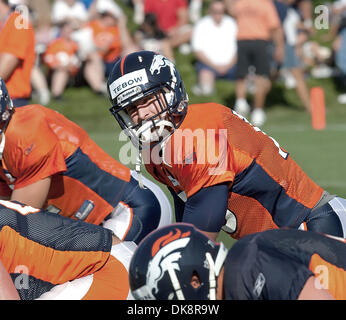 30 juillet 2011 - Centennial, Colorado, USA - QB TIM TEBOW pratiques durant le camp d'entraînement de Denver Broncos samedi matin à Dove Valley dans la région de Centennial, Colorado. (Crédit Image : © Hector Acevedo/ZUMAPRESS.com) Banque D'Images