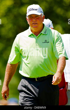 31 juillet 2011 - Toledo, Ohio, États-Unis - Mark O'Meara fait son chemin à la tees sur le troisième trou lors de la ronde finale de jouer du 2011 U.S. Open Senior tournoi de golf de championnat joué au Club Inverness à Toledo en Ohio. O'Meara a terminé en deuxième position avec un 12-sous 272. (Crédit Image : © Scott Grau/ZUMAPRESS.com) Southcreek/mondial Banque D'Images