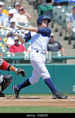 31 juillet 2011 - Trenton, New Jersey, United States of America - Trenton Thunder batter Muriaux Joseph donne suite à son swing lors d'un match de la Ligue de l'Est contre l'écureuil volant Richmond à Trenton (New Jersey), le Polatouche battre le Thunder 5-0. (Crédit Image : © Ken Inness/ZUMApress.com) Southcreek/mondial Banque D'Images