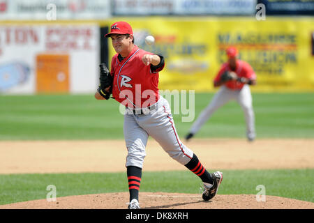 31 juillet 2011 - Trenton, New Jersey, United States of America - Richmond Polatouches pitcher Clayton Tanner propose un pitch dans un match de la Ligue de l'Est contre le Thunder de Trenton Trenton (New Jersey), dans les polatouches battre le Thunder 5-0. (Crédit Image : © Ken Inness/ZUMApress.com) Southcreek/mondial Banque D'Images