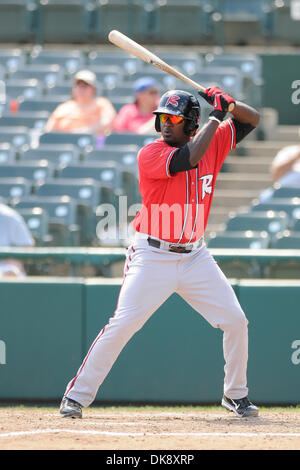 31 juillet 2011 - Trenton, New Jersey, United States of America - Richmond Polatouches batter Wendell Fairley montré plus toqué dans un match de la Ligue de l'Est contre le Thunder de Trenton Trenton (New Jersey), dans les polatouches battre le Thunder 5-0. (Crédit Image : © Ken Inness/ZUMApress.com) Southcreek/mondial Banque D'Images