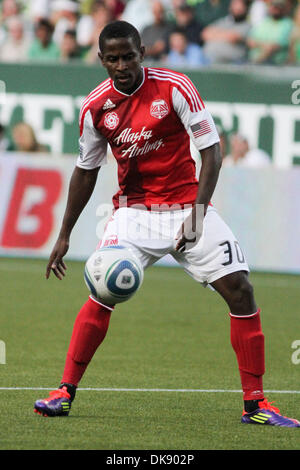 3 août 2011 - Portland, Oregon, United States of America - Portland Timbers terrain Lovel Palmer (30) contrôle la balle lors d'un match contre les Los Angeles Galaxy à Jeld-Wen Field. (Crédit Image : © Mike Albright/global/ZUMAPRESS.com) Southcreek Banque D'Images