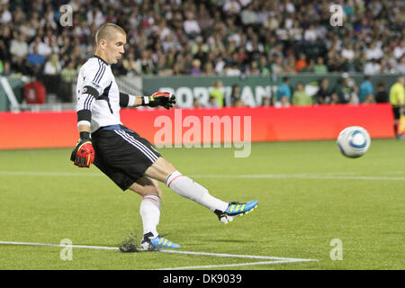 3 août 2011 - Portland, Oregon, United States of America - Portland Timbers le gardien Troy Perkins (1) fait un coup de pied de but pendant le jeu au champ Jeld-Wen. (Crédit Image : © Mike Albright/global/ZUMAPRESS.com) Southcreek Banque D'Images