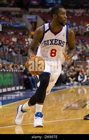 Philadelphie, Pennsylvanie, USA. 19Th Mar, 2013. Philadelphia 76ers shooting guard Tony Wroten (8) en action au cours de la NBA match entre le Orlando Magic et les Philadelphia 76ers au Wells Fargo Center de Philadelphie, Pennsylvanie. Christopher (Szagola/Cal Sport Media) Credit : csm/Alamy Live News Banque D'Images