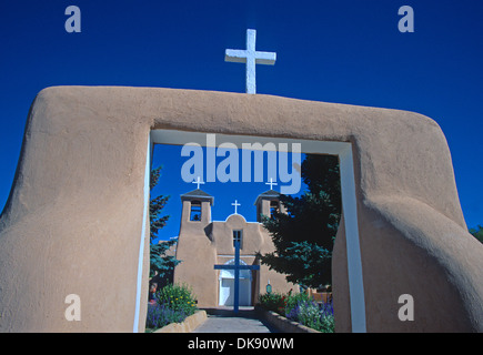 L'église San Francisco de Asis à Taos, Nouveau Mexique. Banque D'Images