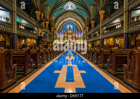 Intérieur de la cathédrale Notre-Dame et son autel à Montréal, Canada. Banque D'Images