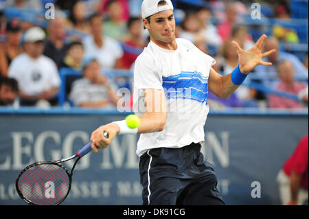 05 août 2011 - Washington Dc, District of Columbia, United States of America - 05 août 2010 : Legg Mason Tennis Classic, présenté par Geico..John Isner (USA) a atteint les demi-finales en battant Viktor Troicki (SRB) 7-6, 3-6, 6-1 (Image Crédit : © Roland Pintilie/global/ZUMAPRESS.com) Southcreek Banque D'Images