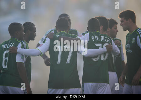 Le 6 août, 2011 - Santa Clara, Californie, États-Unis - les madriers trainent devant la MLS match entre les San Jose Earthquakes et les Timbers de Portland au Buck Shaw Stadium de Santa Clara, CA. Les équipes se sont installés pour un match nul. (Crédit Image : © Matt Cohen/ZUMAPRESS.com) Southcreek/mondial Banque D'Images