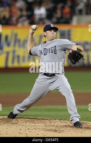 Le 8 août 2011 - Flushing, New York, UNITED STATES - San Diego Padres le lanceur partant Tim Stauffer (46) emplacements contre les Mets de New York en sixième manche au Citi Field, rinçage, dans l'état de la Nouvelle York Mets défait les Padres de San Diego 9-8. (Crédit Image : © Debby Wong/ZUMAPRESS.com) Southcreek/mondial Banque D'Images