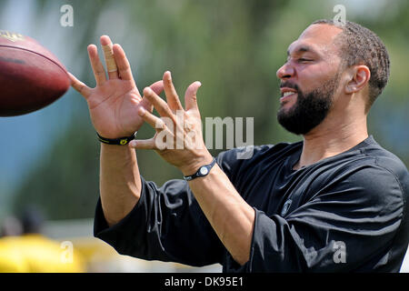 10 août 2011 - Latrobe, Pennsylvanie, États-Unis - Pittsburgh Steelers quarterback Charlie Batch (16) se détend avant le camp d'entraînement au Collège de St Vincent à Latrobe, PA. (Crédit Image : Â© doyen Beattie/global/ZUMAPRESS.com) Southcreek Banque D'Images