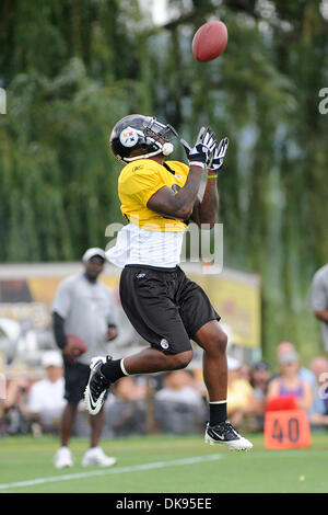 10 août 2011 - Latrobe, Pennsylvanie, États-Unis - Pittsburgh Steelers Donovan évoluait Warren (30) fait un saut au cours de rattrapage camp d'entraînement à Saint Vincent College à Latrobe, PA. (Crédit Image : © Dean Beattie/global/ZUMAPRESS.com) Southcreek Banque D'Images