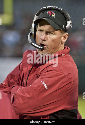 Le 11 août 2011 - Oakland, CA, USA - Oakland Raiders vs Arizona Cardinals chez O.co Coliseum Jeudi, 11 août 2011. L'entraîneur-chef Ken Whisenhunt cardinaux..Cardinaux Raiders défaite 24-18 dans la pré-saison jeu. (Crédit Image : © Al/ZUMAPRESS.com) Golub Banque D'Images