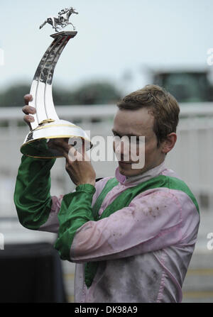 13 août 2011 - Arlington Heights, Illinois, É.-U. - Cape Blanco (no. 7), monté par Jamie Spencer et formés par Aidan O'Brien, gagne la 29e marche de l'Arlington Million de grade 1 Enjeux pour trois ans et au-dessus le 13 août 2011 à Arlington Park Arlington Heights, Illinois. (Crédit Image : © Bob Mayberger ZUMAPRESS.com)/Eclipse/ Banque D'Images