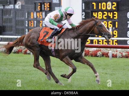 13 août 2011 - Arlington Heights, Illinois, É.-U. - Cape Blanco (no. 7), monté par Jamie Spencer et formés par Aidan O'Brien, gagne la 29e marche de l'Arlington Million de grade 1 Enjeux pour trois ans et au-dessus le 13 août 2011 à Arlington Park Arlington Heights, Illinois. (Crédit Image : © Bob Mayberger ZUMAPRESS.com)/Eclipse/ Banque D'Images