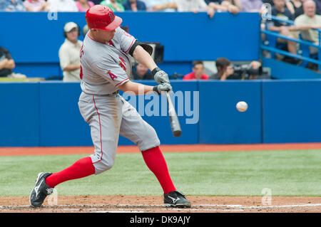 14 août 2011 - Toronto, Ontario, Canada - Los Angeles Angels shortstop Erick Aybar (2) en action contre les Blue Jays de Toronto. Les Blue Jays de Toronto a défait les Los Angeles Angels 5 - 4 en 10 manches au Rogers Centre, Toronto (Ontario). (Crédit Image : © Keith Hamilton/ZUMAPRESS.com) Southcreek/mondial Banque D'Images