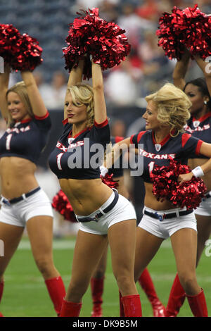 15 août 2011 - Houston, Texas, États-Unis - les Texans de meneurs de motiver la foule. Défait les Texans de Houston New York Jets 20-16 au Reliant Stadium de Houston au Texas. (Crédit Image : © Luis Leyva/ZUMAPRESS.com) Southcreek/mondial Banque D'Images