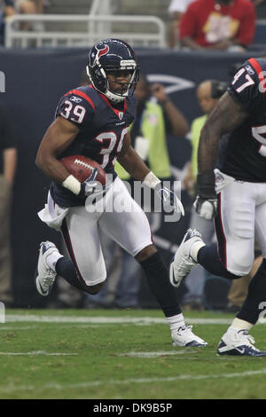 15 août 2011 - Houston, Texas, États-Unis - Houston Texans strong safety Quintin Demps(39) exécute la balle. Défait les Texans de Houston New York Jets 20-16 au Reliant Stadium de Houston au Texas. (Crédit Image : © Luis Leyva/ZUMAPRESS.com) Southcreek/mondial Banque D'Images