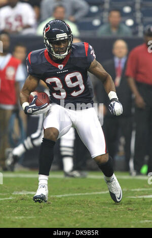 15 août 2011 - Houston, Texas, États-Unis - Houston Texans strong safety Quintin Demps(39) exécute la balle. Défait les Texans de Houston New York Jets 20-16 au Reliant Stadium de Houston au Texas. (Crédit Image : © Luis Leyva/ZUMAPRESS.com) Southcreek/mondial Banque D'Images